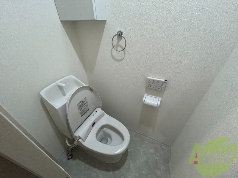 トイレ　トイレは便利なウォッシュレット機能が付いています。