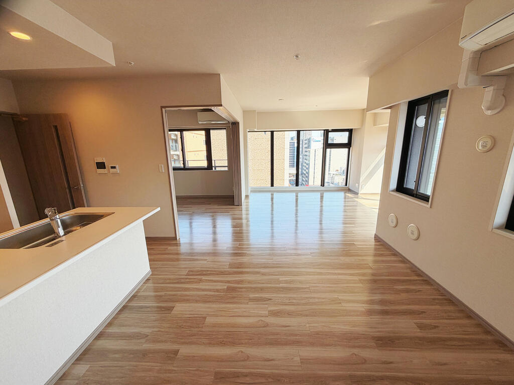 居室・リビング　22.4帖LDK｜対面キッチンで開放的