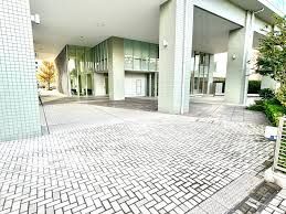 エントランス　落ち着いたエントランスです