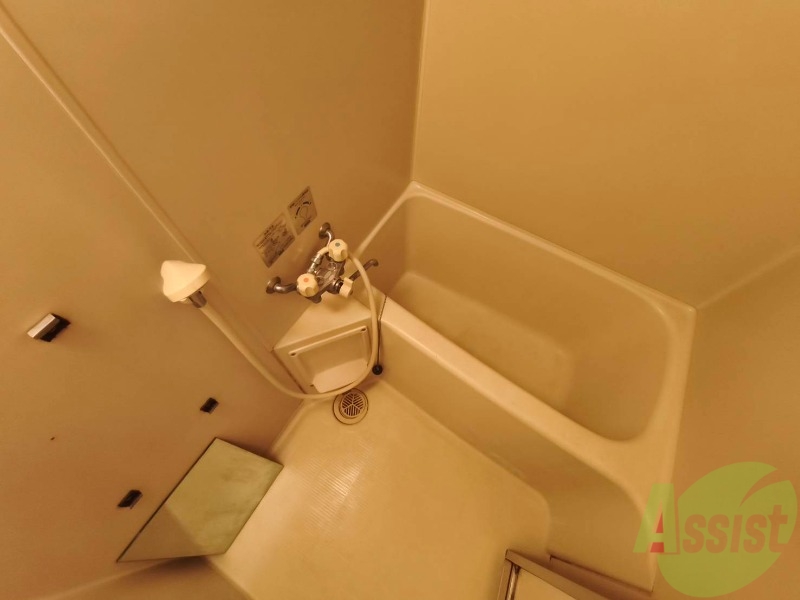 バス・シャワールーム　ユニットバスです。疲れを癒すのに欠かせませんね！