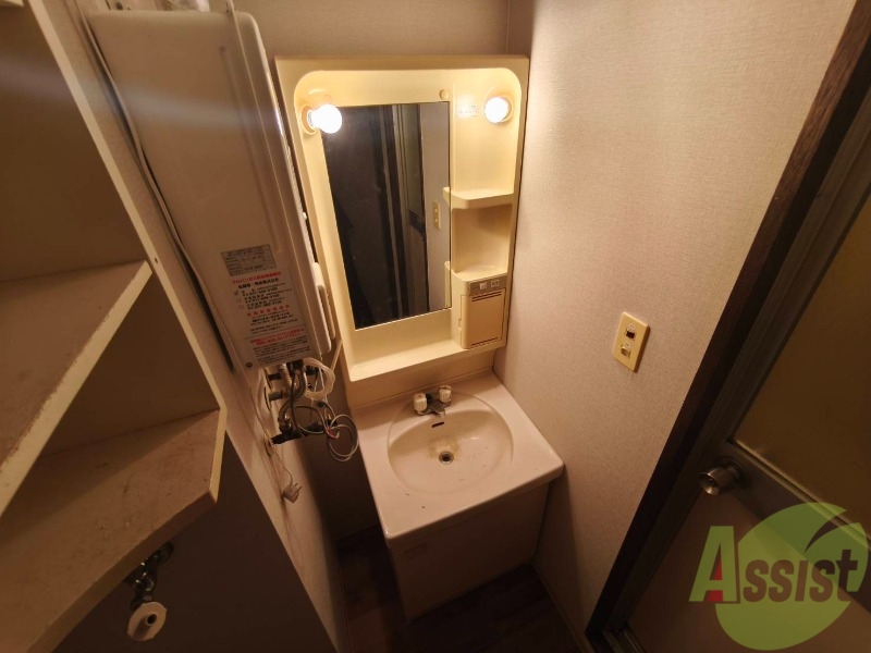 洗面設備　ユニットバス内の洗面台です。朝の身支度もスムーズです。