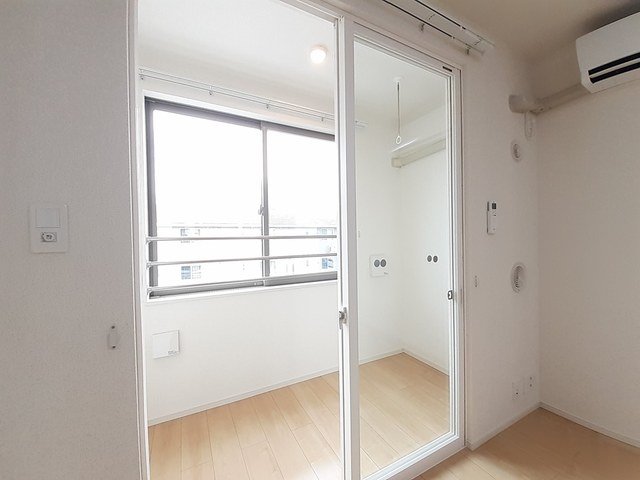 バルコニー　こちらサンルームになります