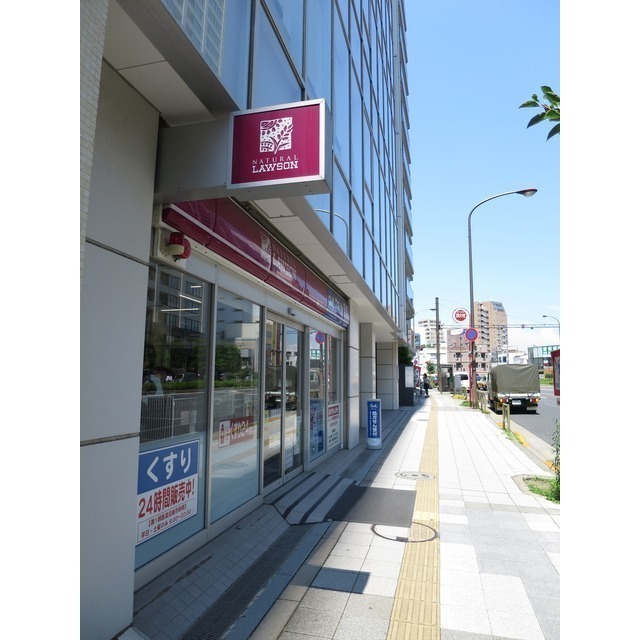 コンビニ　ナチュラルローソン高輪台駅前店（コンビニ）まで146m