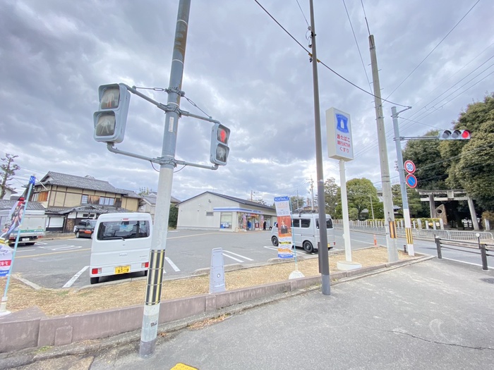 コンビニ　ローゾン（コンビニ）まで70m