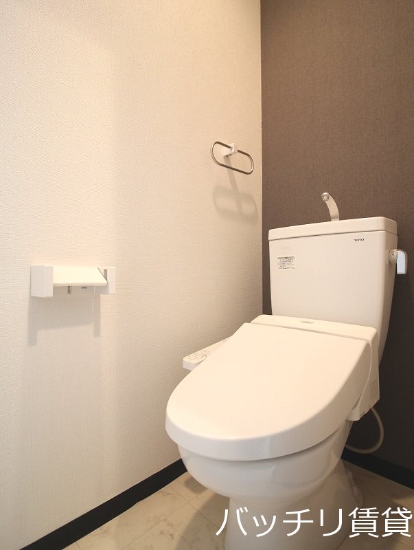 トイレ　※写真は同型タイプの為現状を優先いたします。