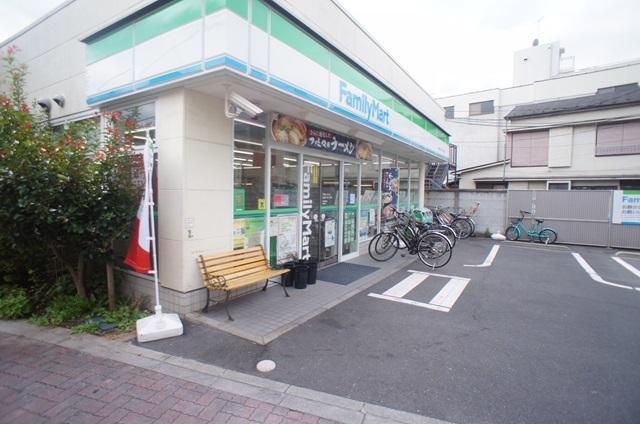コンビニ　ファミリーマート杉並堀ノ内三丁目店（コンビニ）まで520m