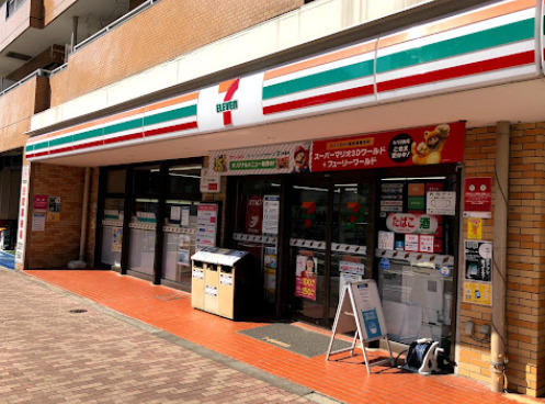 コンビニ　セブンイレブン 大田区石川町2丁目店（コンビニ）まで243m