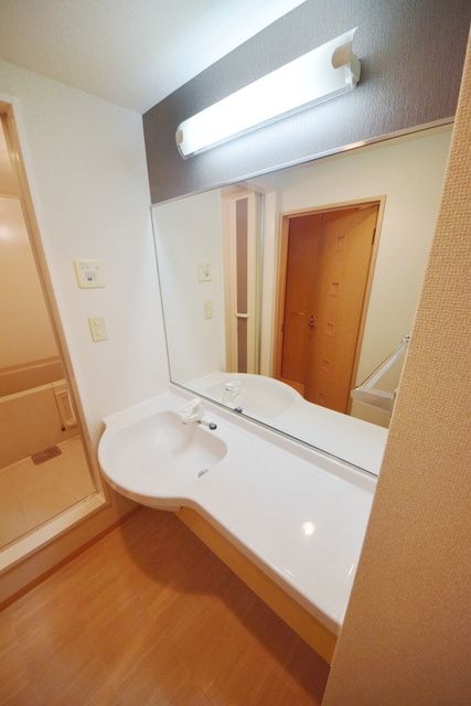 洗面設備　★朝の身支度に便利な独立洗面台です★