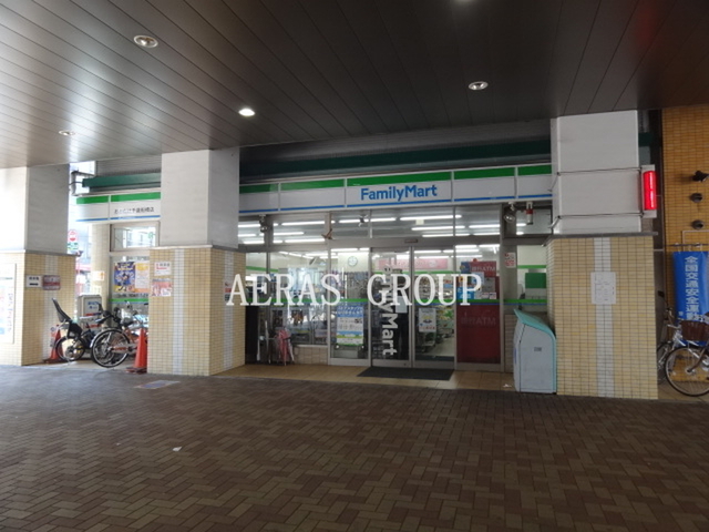 コンビニ　ファミリーマート千歳船橋駅前店（コンビニ）まで133m