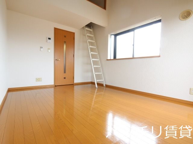 居室・リビング　同型タイプの為、現状を優先致します。