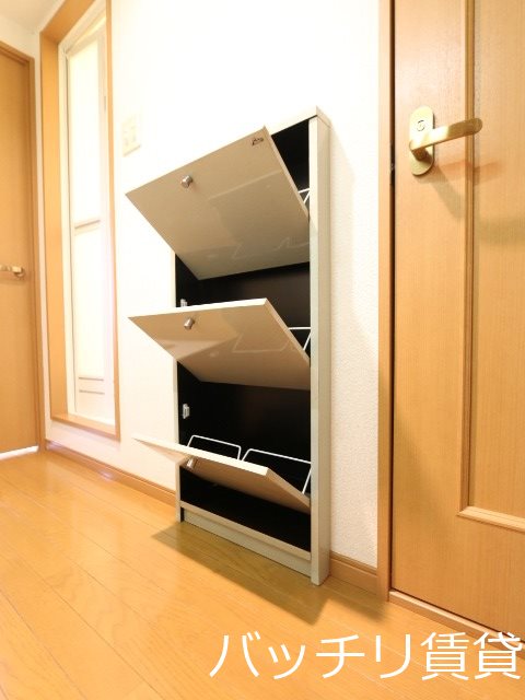 玄関　同型タイプの為、現状を優先致します。