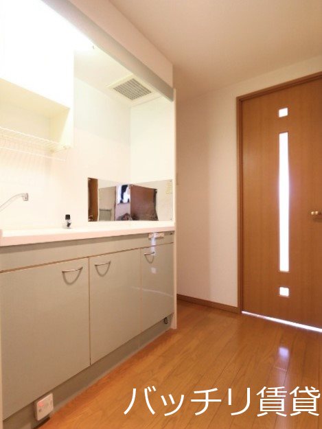 キッチン　同型タイプの為、現状を優先致します。