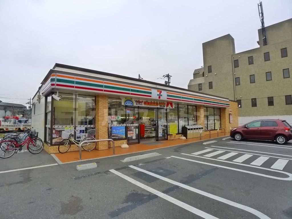 コンビニ　セブンイレブン足立鹿浜店（コンビニ）まで350m