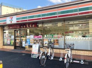 コンビニ　セブンイレブン足立西綾瀬3丁目店（コンビニ）まで182m