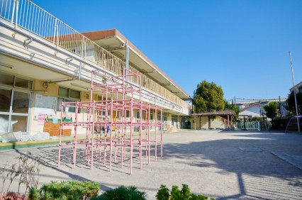 幼稚園・保育園　西綾瀬りりおっこ保育園（幼稚園・保育園）まで241m