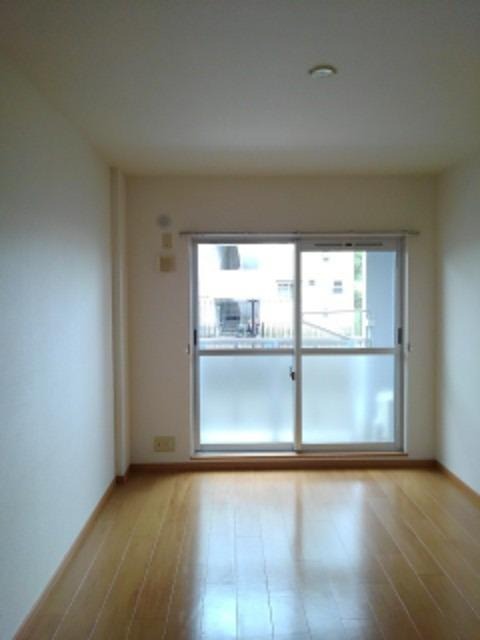 居室・リビング　明るいリビングです。