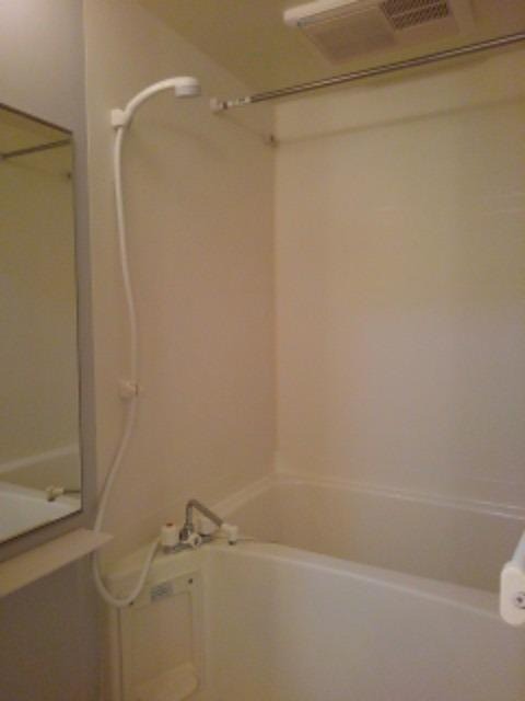 バス・シャワールーム　追い焚き機能のお風呂です。