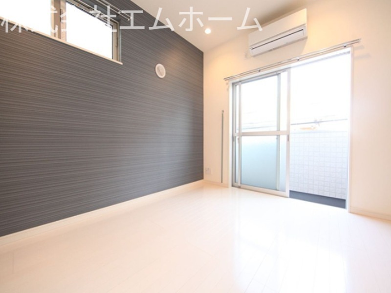 バルコニー　バルコニー付　洋室5.5帖　アンダーロフト5.62帖（収納で