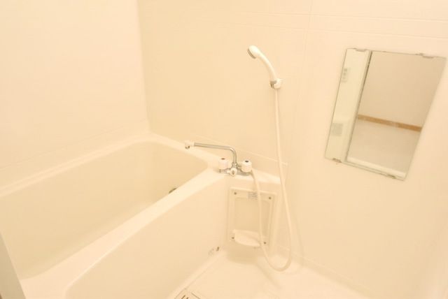 バス・シャワールーム　広めの浴槽です