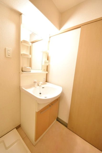 洗面設備　独立洗面台です