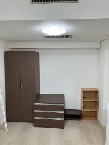 収納　新品のワードローブ、タンス付き