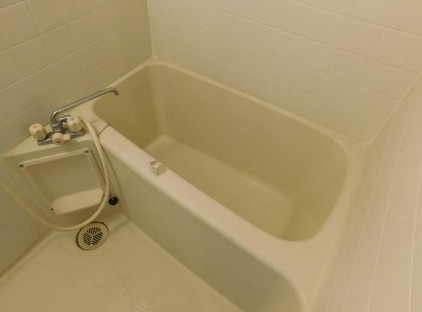 バス・シャワールーム　浴室乾燥機付きバス。