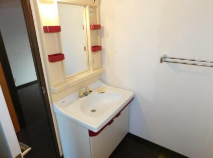 洗面設備　嬉しい独立洗面台付き。