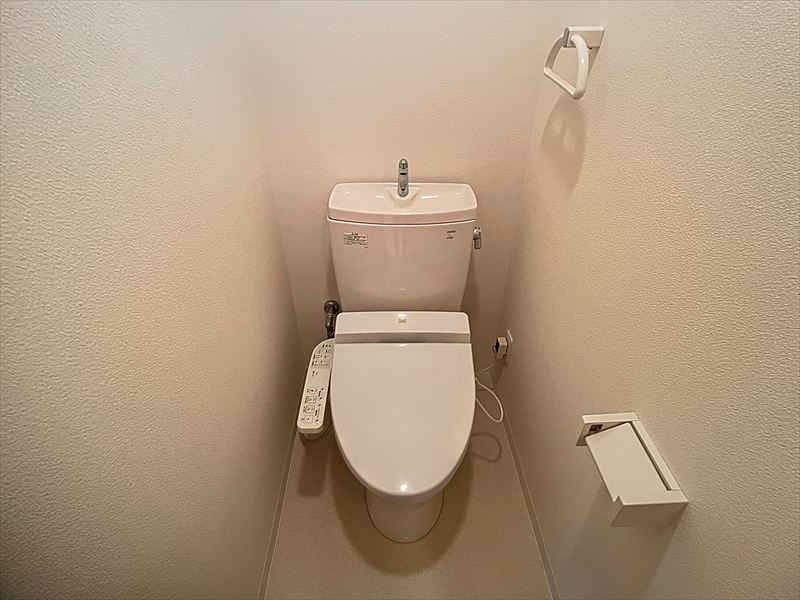 トイレ　※写真は同物件の別部屋です