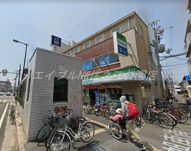 コンビニ　ファミリーマート花園町店（コンビニ）まで576m