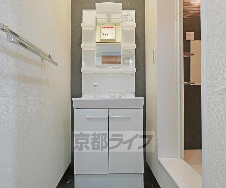 洗面設備　独立洗面台です。