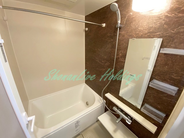 バス・シャワールーム　浴室乾燥機付き♪