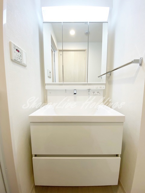 洗面設備　三面鏡洗面台♪