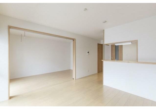 居室・リビング　使いやすい形の為、レイアウトを楽しめます♪