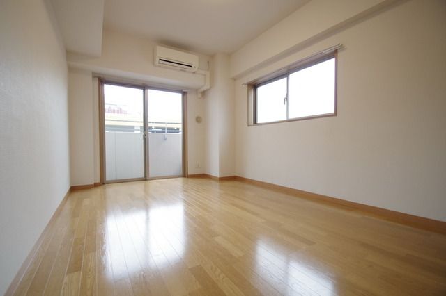 居室・リビング　★風通しの良い角部屋です★