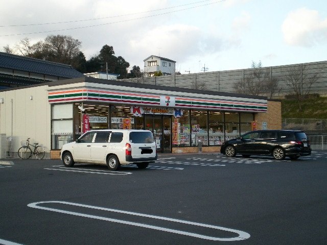 コンビニ　セブン－イレブン　津山志戸部店（コンビニ）まで500m