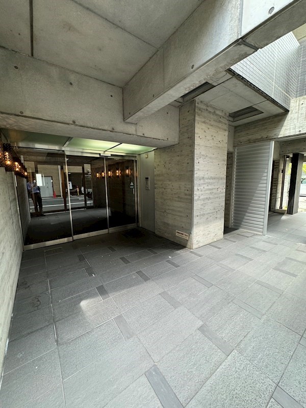 エントランス　建物の内部です