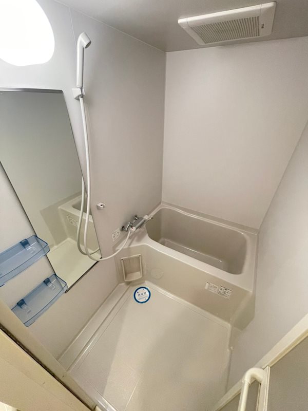 バス・シャワールーム　コンパクトで使いやすいお風呂です