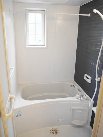 バス・シャワールーム　コンパクトで使いやすいお風呂です