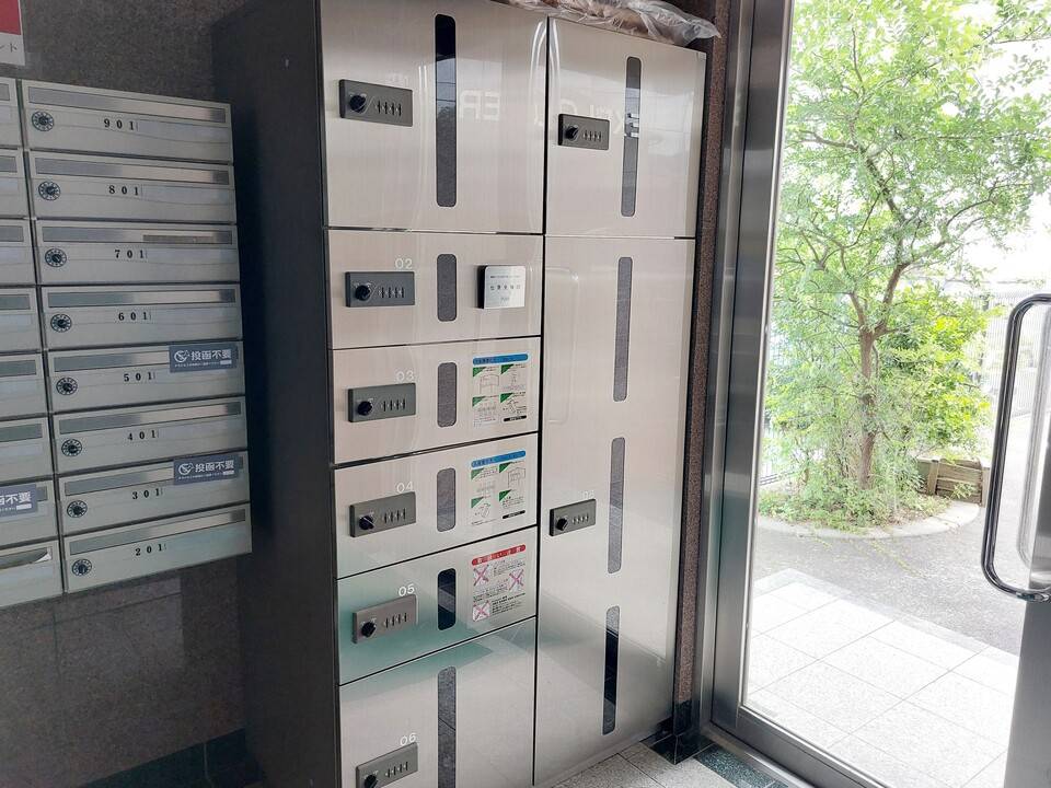 エントランス　宅配ボックス