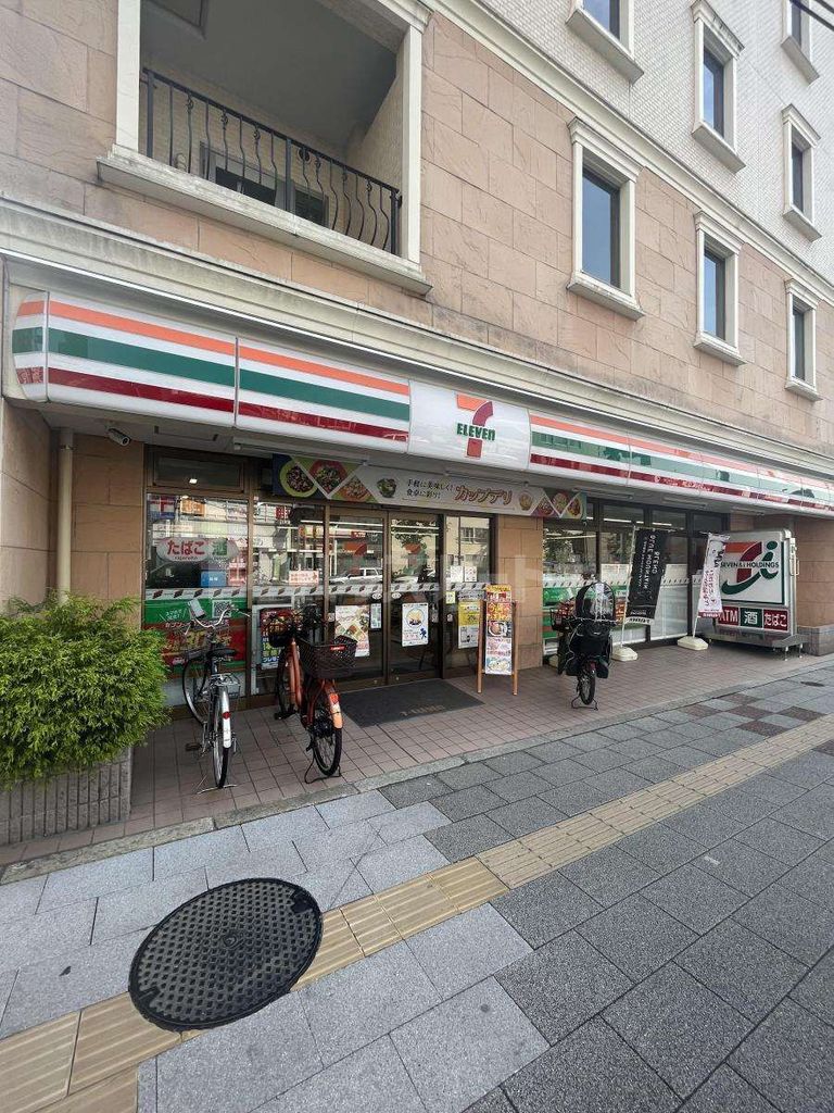 コンビニ　セブンイレブン板橋大谷口上町店（コンビニ）まで210m