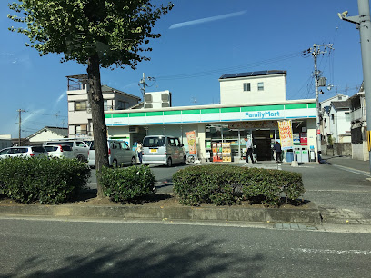 コンビニ　ファミリーマート 四條畷岡山店（コンビニ）まで595m