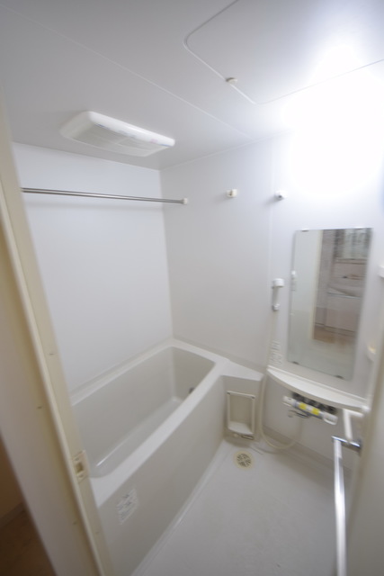 バス・シャワールーム　～一日の疲れを流しましょうっ～