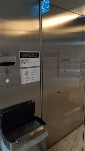 ロビー　オートロック