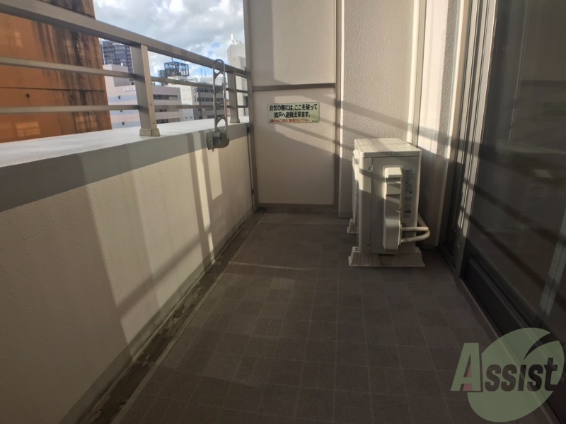 バルコニー　バルコニーはこんな感じです。外に洗濯が干せそうです。