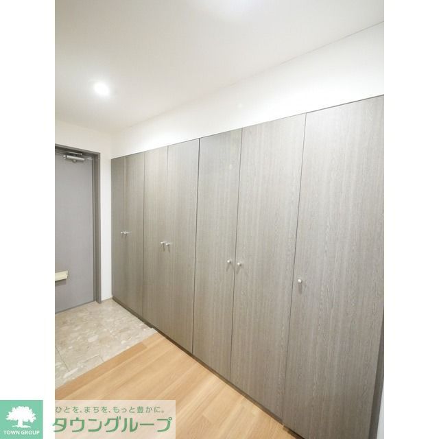 その他　玄関片面一面収納