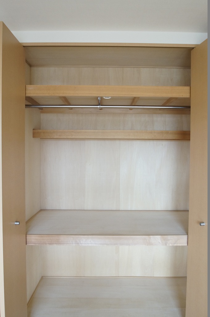 収納　ハンガーポール付のクローゼット