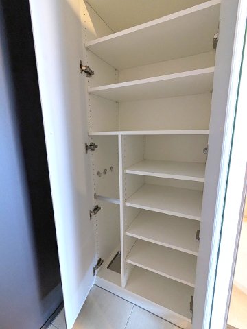 玄関　傘入れ付収納豊富なトールタイプのシューズBOX