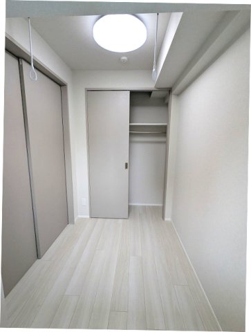 バルコニー　インターネット無料 洋室、照明付 スライドドアのクローゼット