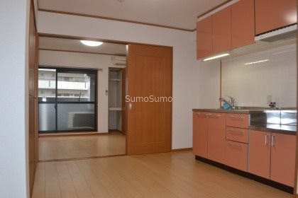 居室・リビング　こちらの居間で趣味の時間をお楽しみください