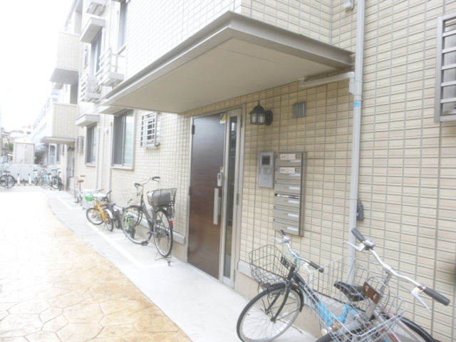 エントランス　オートロック付きエントランス
